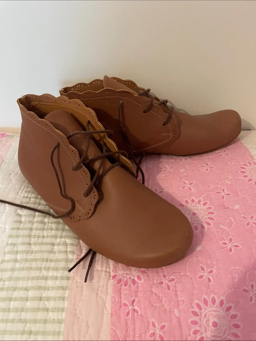 Adelisa & Co Primavera Scalloped Leather Ankle Boots